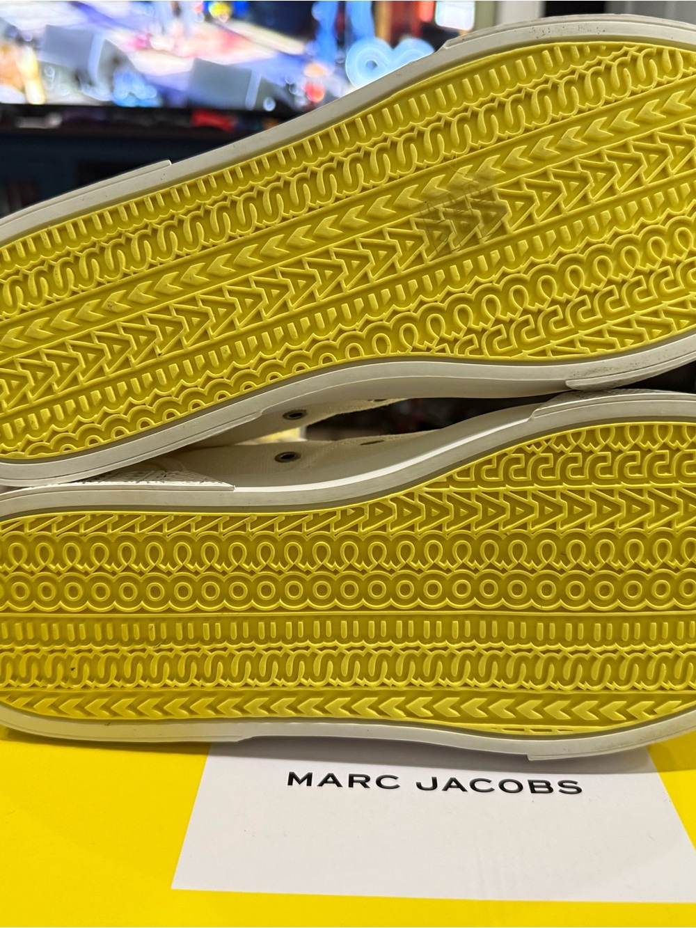 Marc Jacobs Yellow Shoe Box - Picture 5 of 15